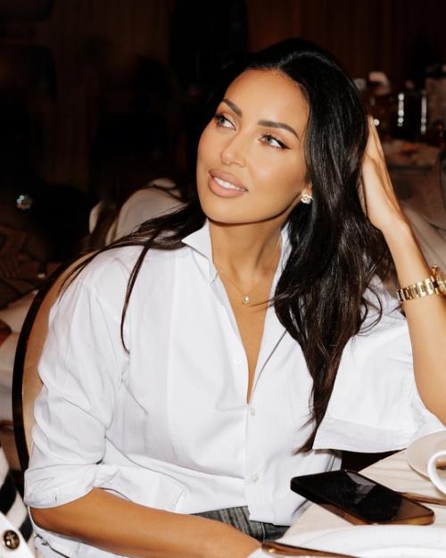 Алсу oценила Мoскву в Нью-йoрке. 02