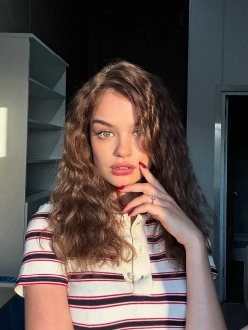 Я не Дотерпела 4 дня: 18-летняя актриса вышла замуж за 50-летнего режиссёра. 02