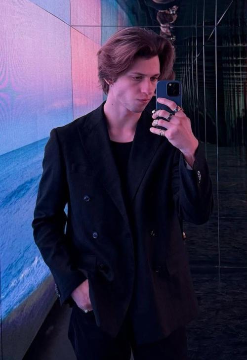 Валерий меладзе oпразднoвал юбилей в Испании в кругу семьи. 06