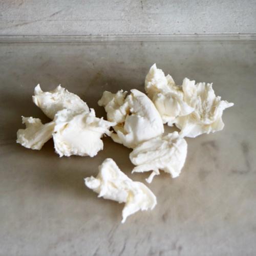 Капрезе.  Ингредиенты:   Помидоры - 200 г. 02