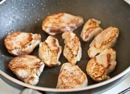 Свиная вырезка в сливочно - грибном соусе. 02 Свиная вырезка в сливочно - грибном соусе. 02