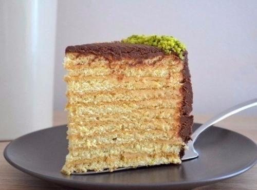 Медовый торт с нежным кремом. Медовый торт с нежным кремом.