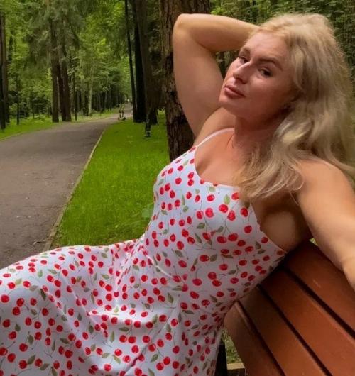Анна Шукшина, дочь актрисы Марии Шукшиной, известная своими достижениями в бодибилдинге, предстала в новом, непривычном для себя амплуа.  
