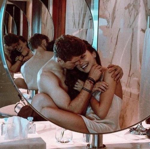 Самых дорогих и любимых людей мы не выставляем в соцсетях напоказ, выкладывая огромное количество фоток на всеобщее обозрение. 01