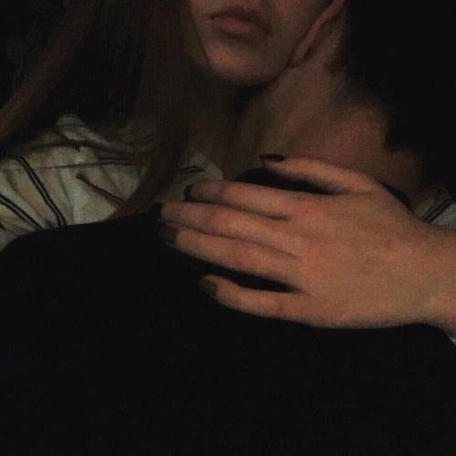 Самых дорогих и любимых людей мы не выставляем в соцсетях напоказ, выкладывая огромное количество фоток на всеобщее обозрение. 02