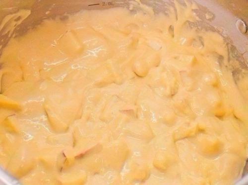 Пышная шарлотка в мультиварке. Пышная шарлотка с яблоками в мультиварке.