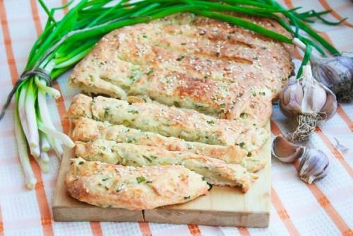 Луково - сырный хлеб.