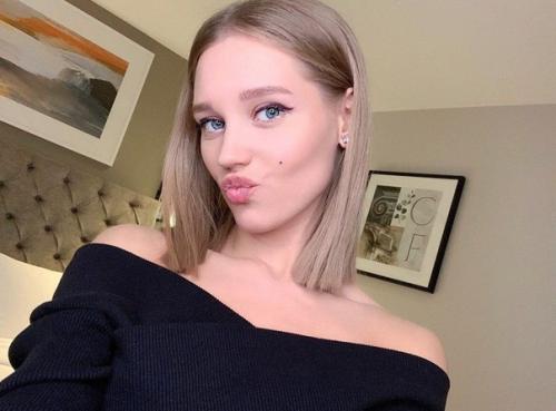 Кристина асмус рассказала, что она вообще никак не ухаживает за лицом, даже не ходит к косметологу и у неё такая идеальная кожа! 05