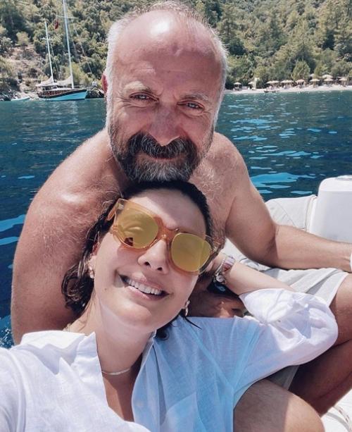 Жена Халита эргенча не боится показать подписчикам свою фигуру после родов. 02