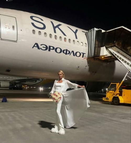 Начался новый сезон нашего любимого сериала под названием Анастасия Волочкова её очередной спутник на Мальдивах. 05