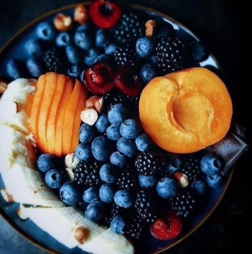 Как же я люблю лето, за то, что можно есть таких вкусняшки и абсолютно не поправляться! 03