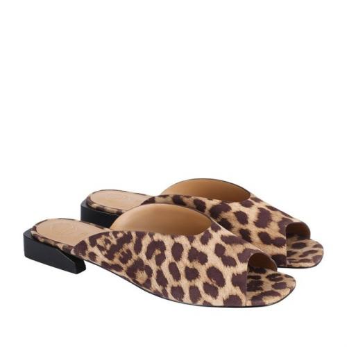 Яркие мюли - это удобная альтернатива туфлям на каблуках. 02