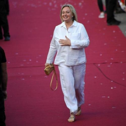 62-Летняя Лариса гузеева назвала моду на натуральную красоту дурацкой. 02