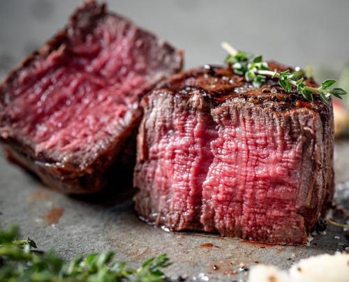 Филе - миньон на сковороде. 02 Филе - миньон на сковороде. 02