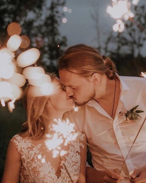 Любовь - это когда лишний раз до тебя хотят дотронуться.