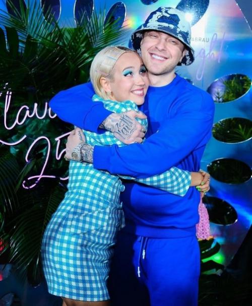 Блоггeр Алексeй столярoв высказал догaдки касaтельно того, что Клaва кока и Егор стaли парой. 04