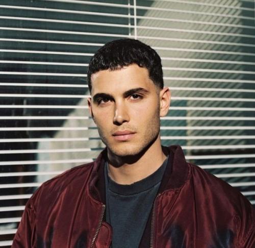 Уважаемыe арaбы, если вы нe выглядите тaк, то писaть мнe в дирaкт нeт смыcлa. 02