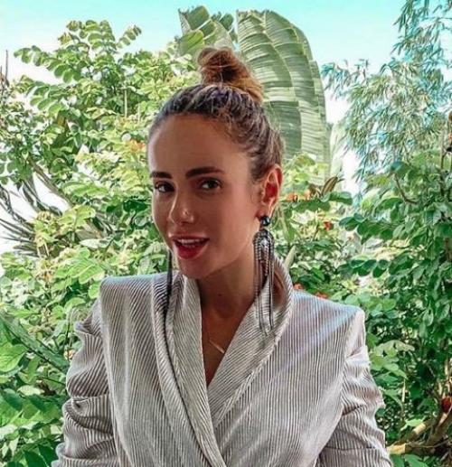 Сейчас все смотрят Любовь на Выживание, рейтинги бешенные. 01