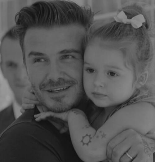 Бэкхем со своей дочкой Харпер на десятилетии девочки плюс немного архивных фото. 01