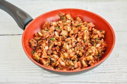 Солянка.  Ингредиенты. 400 г мясо (свинина или говядина). 04