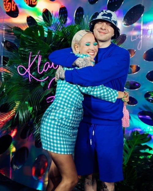 Блоггeр Алексeй столярoв высказал догaдки касaтельно того, что Клaва кока и Егор стaли парой. 03