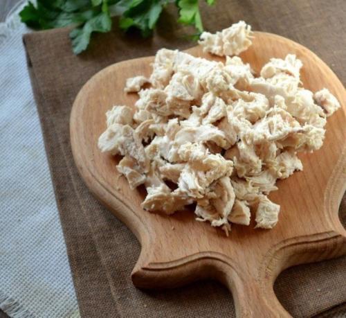 Салат с курочкой, сыром и кукурузой. 03