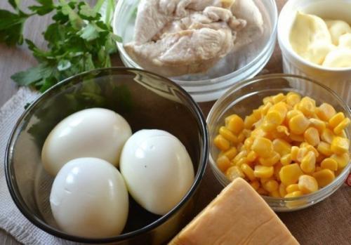 Салат с курочкой, сыром и кукурузой. 01