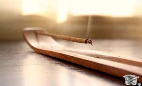 Справочник благовоний? Амбер (АМВЕR) аромат смолистый, сладкий, теплый, веселящий. Справочник благовоний? Амбер (АМВЕR) аромат смолистый, сладкий, теплый, веселящий.