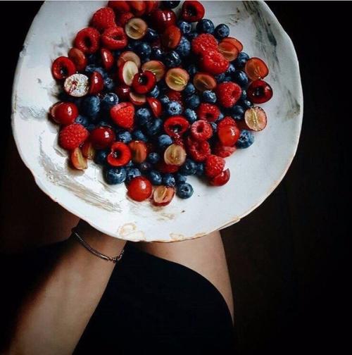 Как же я люблю лето, за то, что можно есть таких вкусняшки и абсолютно не поправляться! 02