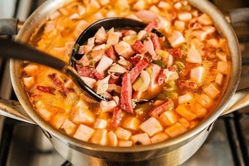 Солянка.  Ингредиенты. 400 г мясо (свинина или говядина). 06