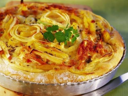 Картофельно - луковый пирог с яблоками. Картофельно - луковый пирог с яблоками.