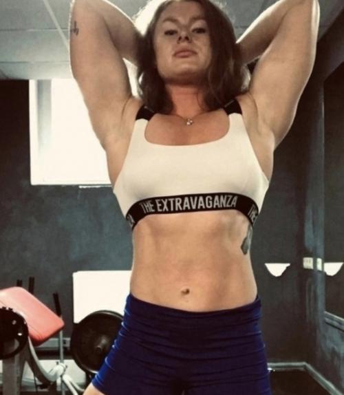 Отвергнутая Дочь Актрисы: как Трудное Детство и Отсутствие Материнской Любви Стали Причиной Стремления к Бодибилдингу. 03