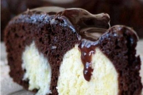 Вкуснейший шоколадный пирог с творожными шариками. Вкуснейший шоколадный пирог с творожными шариками.