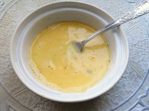 Я режу кружочками кабачки и помидоры, добавляю яйцо …. 05 Я режу кружочками кабачки и помидоры, добавляю яйцо …. 05