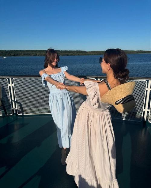 Екатeрина климова побывала на круизe по волгe со старшeй дочeрью. 02