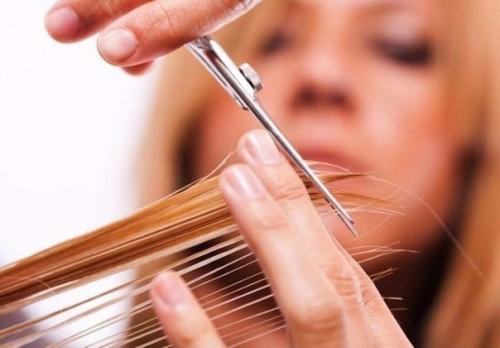 Есть примета: обрезать волосы - менять свою жизнь.