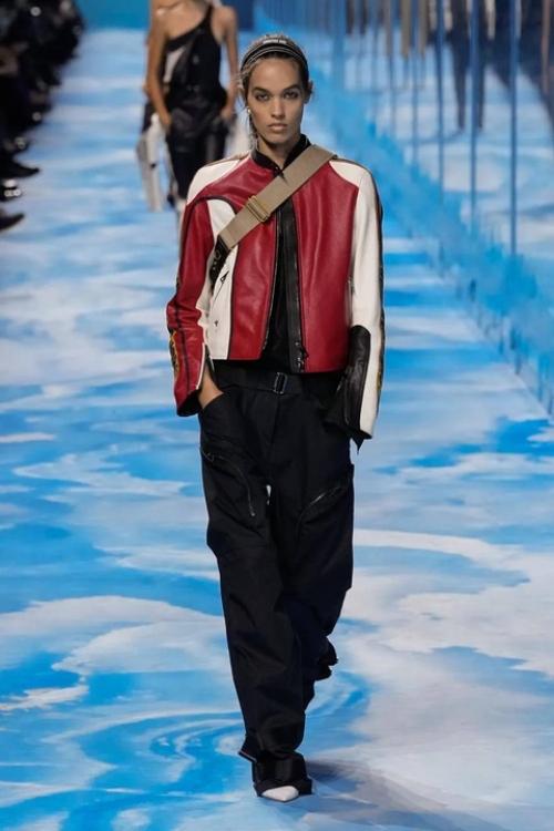 А вот и долгожданный показ Dior. 02