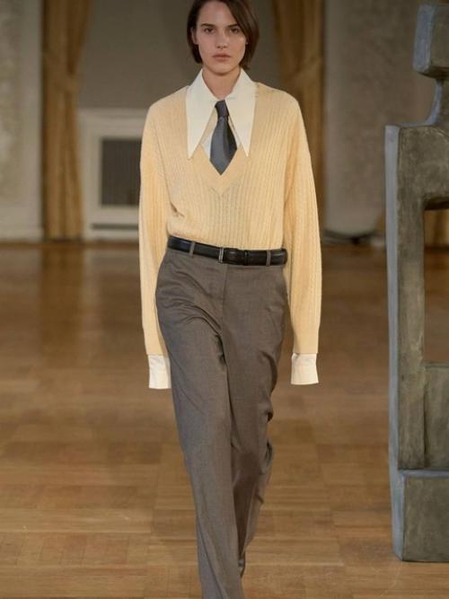 Чтобы каждый день не ломать голову над образами в офис, предлагаю составить их на неделю вперед. 04