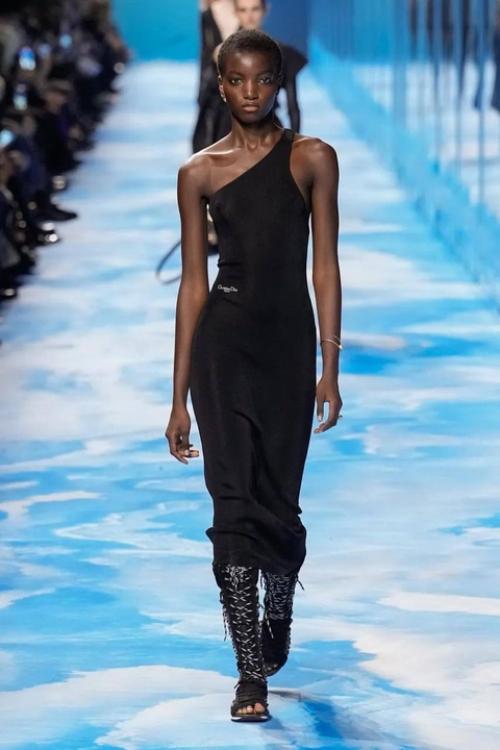 А вот и долгожданный показ Dior. 07