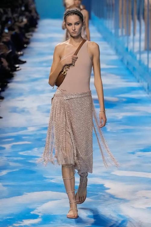 А вот и долгожданный показ Dior. 04