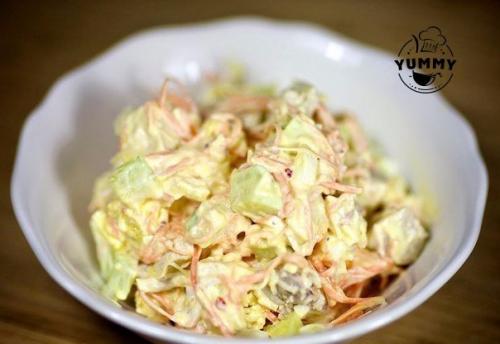 Салат с морковью по-корейски.