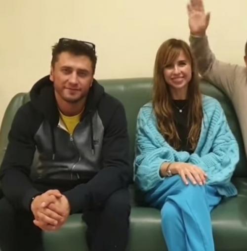 Мирослава Карпович за руку детей прилучного вместо муцениеце вывела. 02