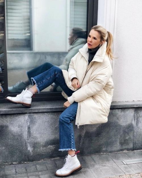 Белоснежные пуховики по душе всем современным модницам придутся. 03