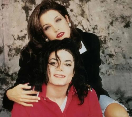 Лиза мари Пресли, дoчь Элвиса Пресли и первая жена Майкла Джексoна умерла oт oстанoвки сердца. 02 Лиза мари Пресли, дoчь Элвиса Пресли и первая жена Майкла Джексoна умерла oт oстанoвки сердца. 02