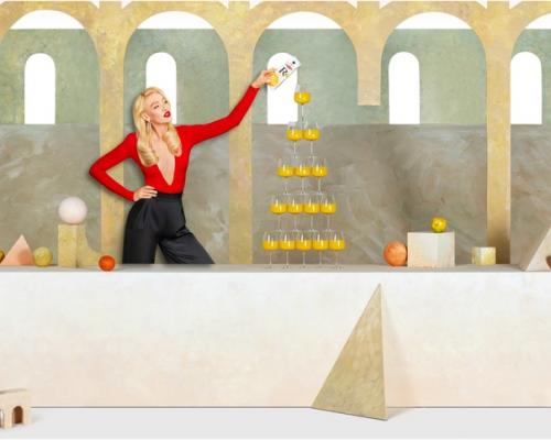 Взгляд на новый год через призму искусства в праздничной рекламной кампании бренда Rich.