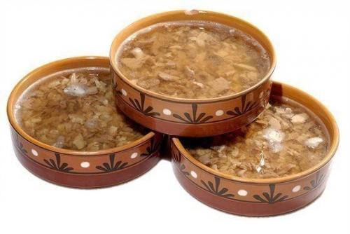 Та хозяйка молодец, что готовит холодец!