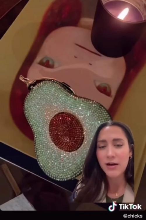 А тем временем пользователи сети интернет предполагают, что Кортни кардашьян на 16-ой неделе беременности. 02