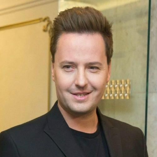 Витас взорвал сеть новым образом, фанаты не верят своим глазам. 01