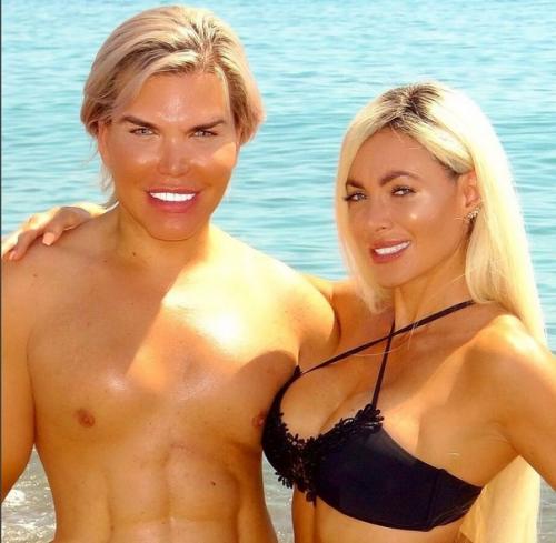 Родриго Алвес перенес порядка 70 операции, чтобы стать похожим на игрушечного Кена. 04