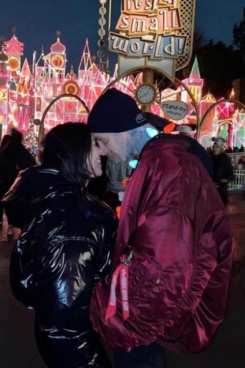 А тем временем пользователи сети интернет предполагают, что Кортни кардашьян на 16-ой неделе беременности. 01